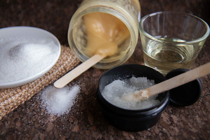 Selbstgemachtes Lippen-Peeling gegen trockene und spröde Lippen