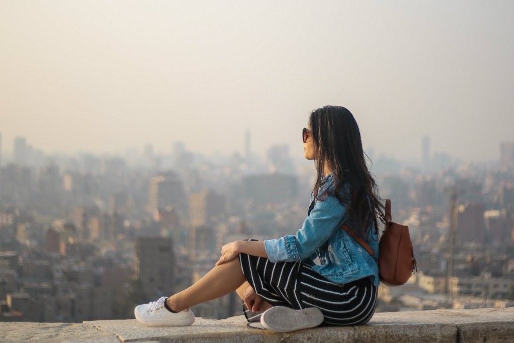Mit spezieller Anti-Pollution-Kosmetik schützt du deine Haut vor den Abgasen der Stadt Foto: Oziel Gómez, Pexels