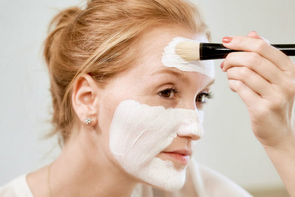 5 einfache Rezepte für selbstgemachte Gesichtsmasken mit Hausmitteln für jeden Hauttyp