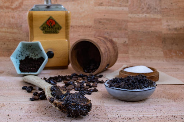 DIY Kaffee-Peeling gegen Cellulite. Foto: Nicole Bittger