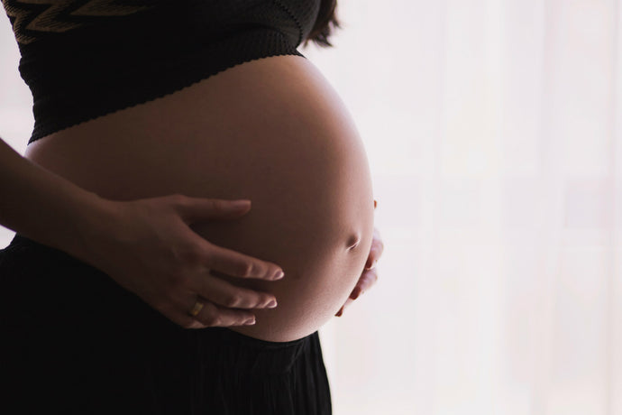 Mit diesen Ölen Schwangerschaftsstreifen vorbeugen und loswerden